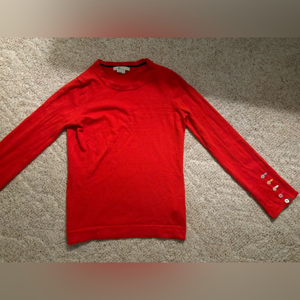 NWOT Boden sweater with fun flare button sleeve. Size: XS. Beautiful